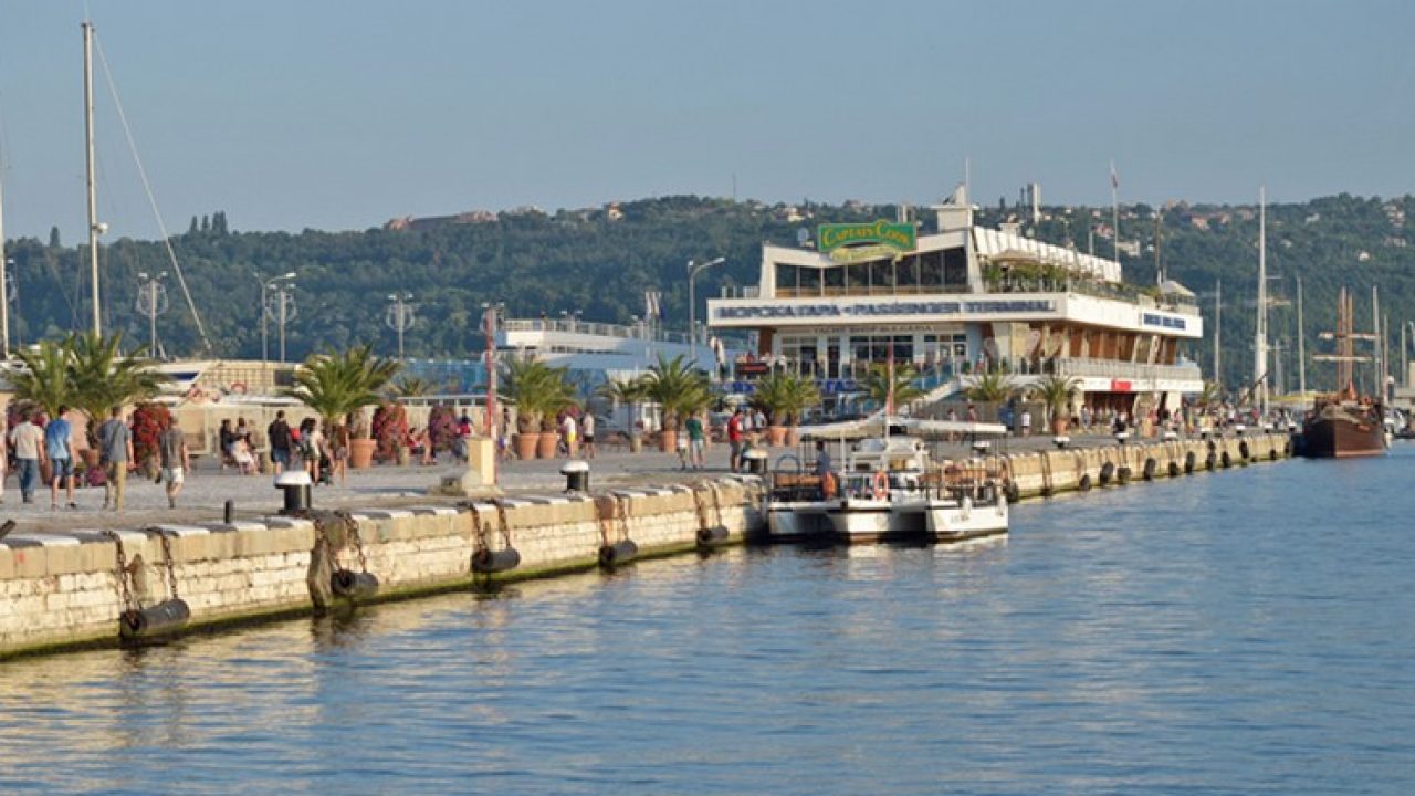 Zamrsyavaneto Na Vodite V Rajona Na Morska Gara Varna E Otstraneno Nova Varna