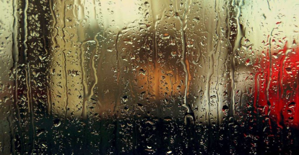 Оранжев и жълт код за порои в България днес