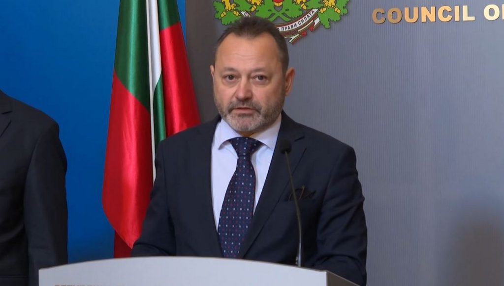 Правителството обсъжда пакет мерки за товарния и автобусния транспорт заради скъпия дизел