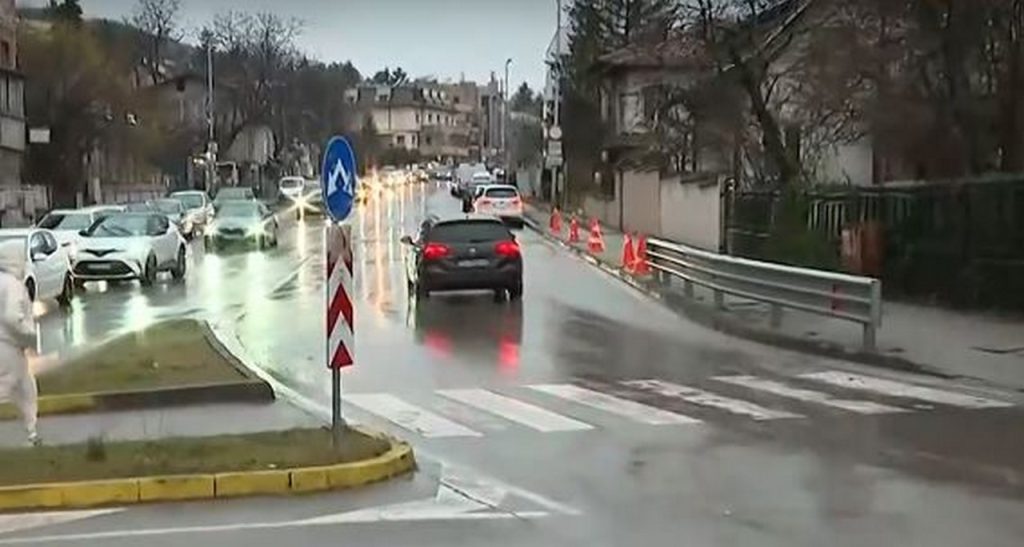 Дете блъснато пред училище в София: Родители настояват за колчета и ограничения на скоростта