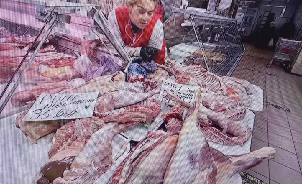 Агнешкото преди Великден: Колко струва в България и за колко го предлагат в Румъния?