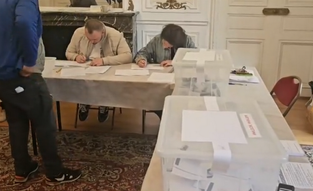 Рекордна избирателна активност в Париж: Българите гласуват масово още от сутринта