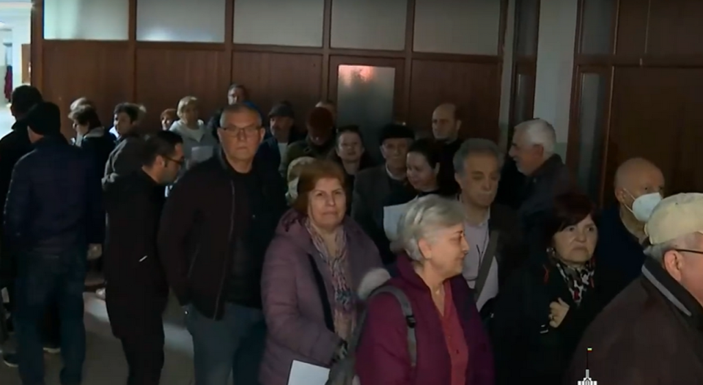 Избори 19 април: Първи опашки в Истанбул още 30 минути след началото на вота