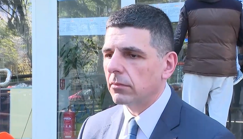 Мирчев след като гласува: Тези избори са много опасен момент