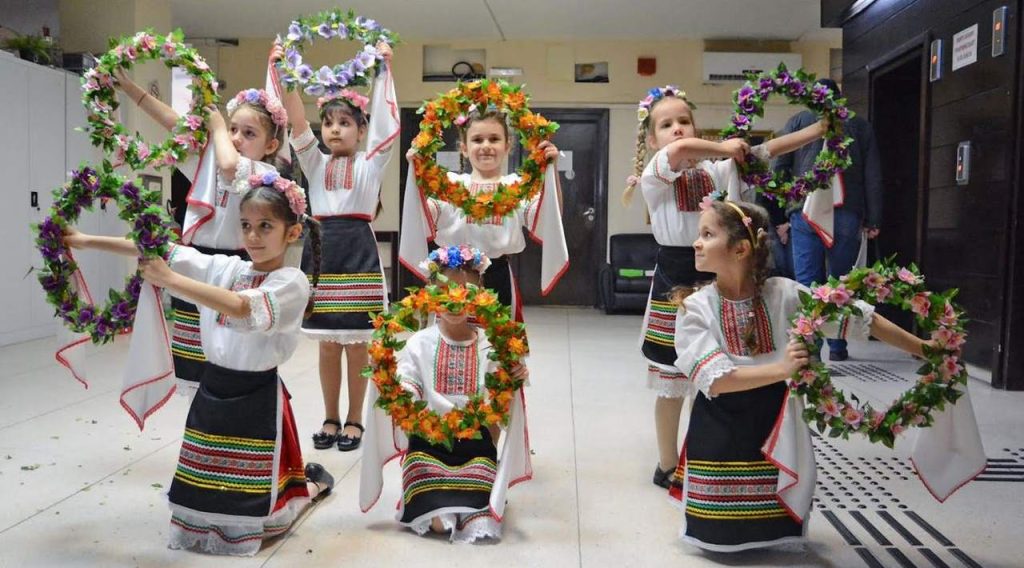Какво трябва да знаем за лазарките и обичаят лазаруване