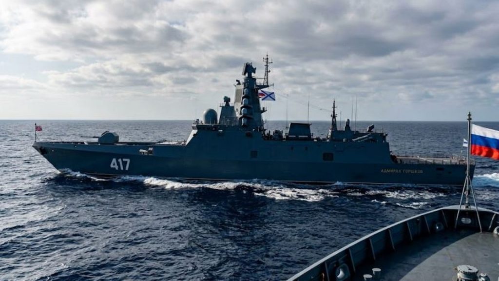 Украйна порази руски боен кораб и нефтена платформа в Черно море