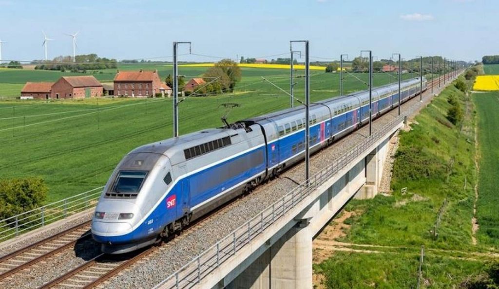 Инцидент с високоскоростен влак в Па дьо Кале: Един загинал машинист и 27 ранени