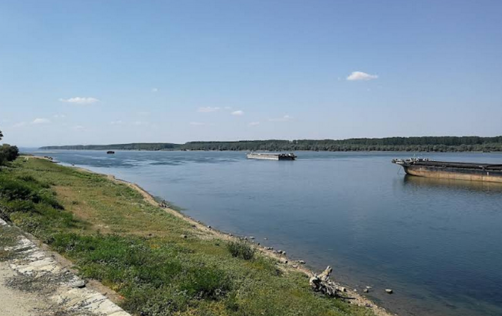 Необичайно ниско за пролетта: Дунав при Лом спада, но корабоплаването е нормално