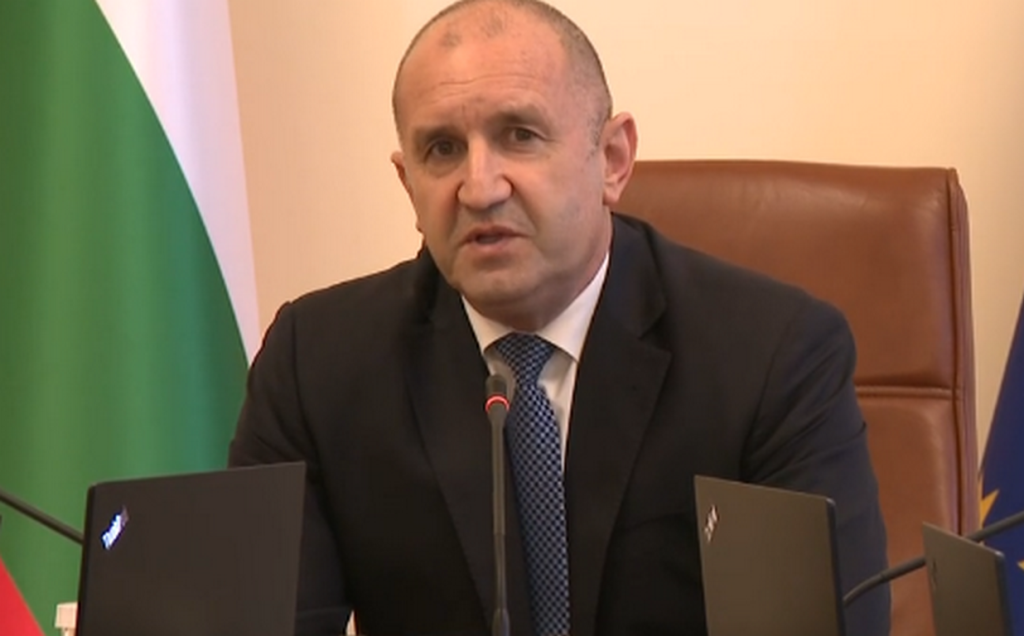 Драконовски мерки на пътя: Премиерът Радев поиска 