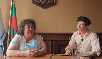 В интервюто д-р Маринова коментира актуалните предизвикателства пред здравната система, кадровата криза, детското здравеопазване и влиянието на дигиталната среда върху развитието на децата.